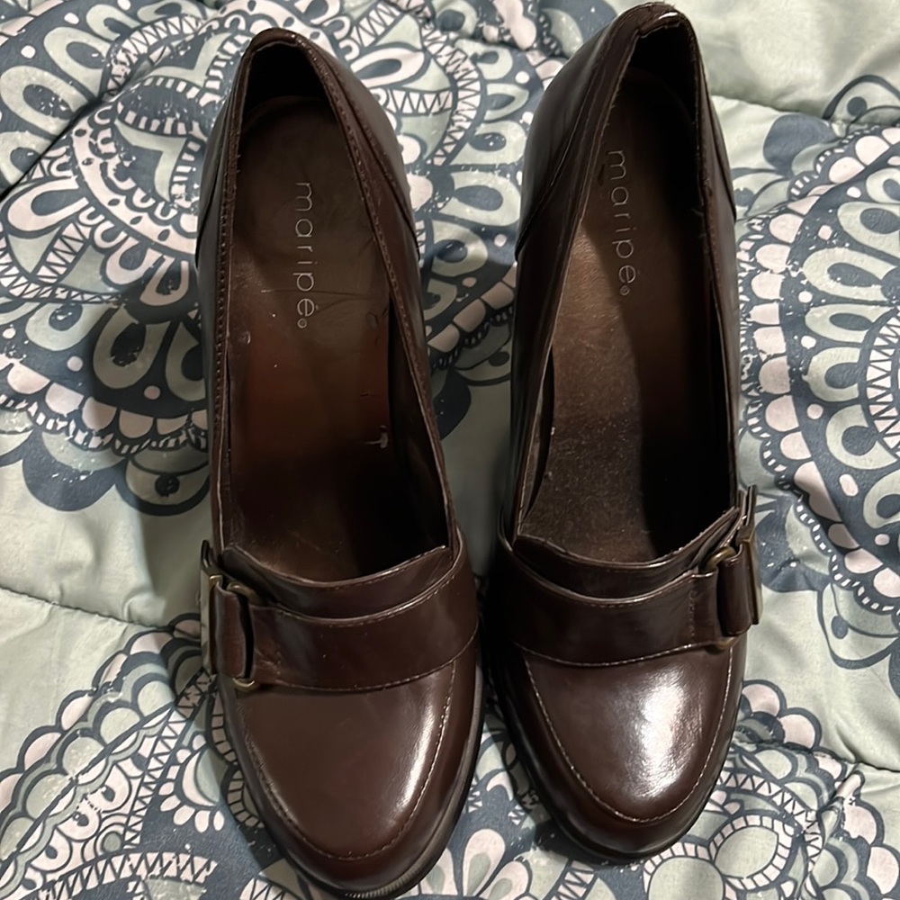 Brown heels with buckles brown